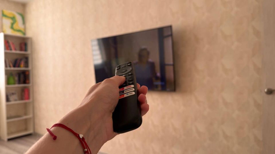 Могут сгореть и спалить квартиру за час: какие устройства нельзя отключать от розетки и почему