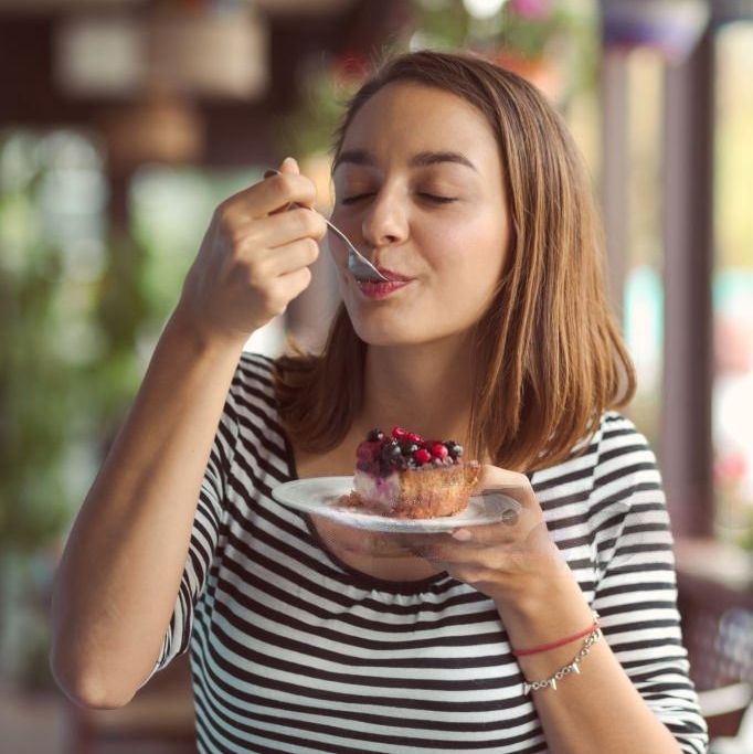 Забавная ситуация в кафе: девушка на ПП заказала чизкейк