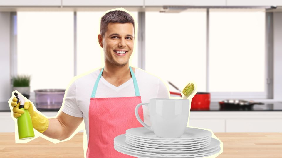 Тарелки вновь засияют от блеска: налипший желтый налет растворит эта смесь