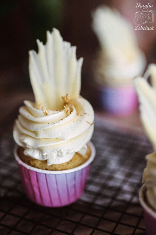 Нежные кексы на сгущенке с черникой: идеальный десерт к любому празднику