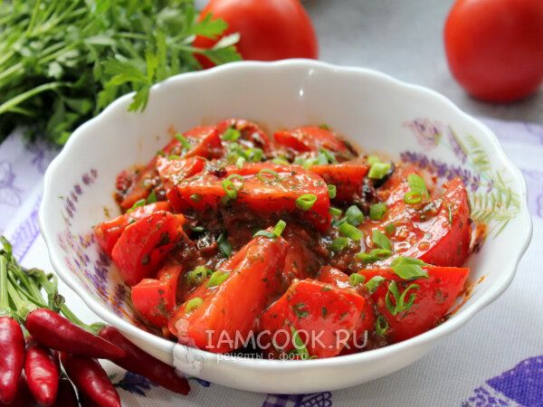 Неповторимый соус и свежие помидоры: идеальная закуска к шашлыку