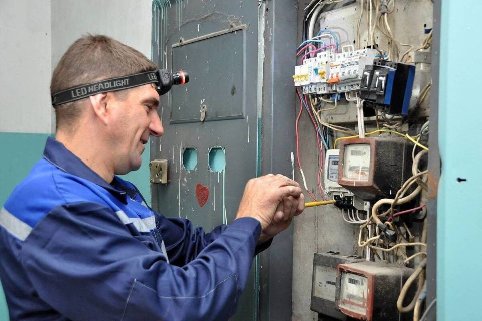 Как защитить свои права при повреждении техники из-за скачков напряжения