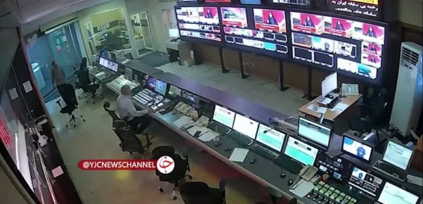 Первые кадры из-за кулис студии иранского канала в момент запуска ракеты по иранской вещательной системе
