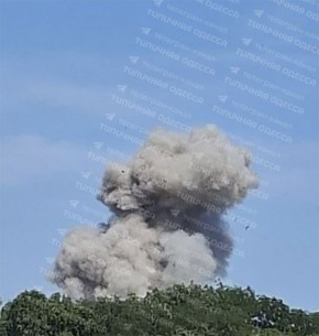 Сообщается о прилёте двух ракет, с разницей в пару минут, по объекту в районе Одессы