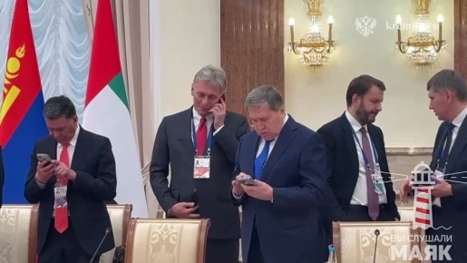 Дипломатия Кремля не прекращается ни на секунду: Песков позвонил, Ушаков - написал
