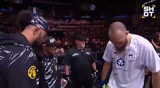   UFC      &quot;- &quot;