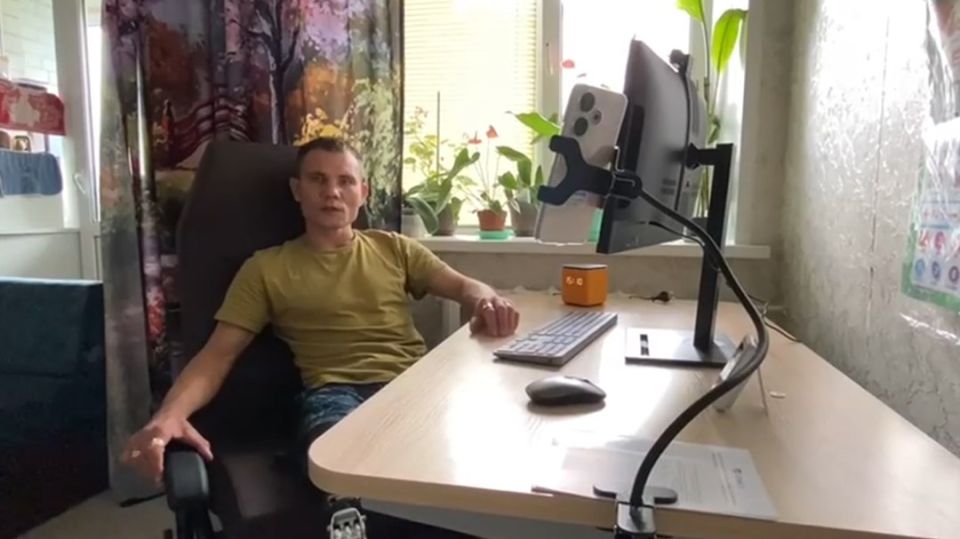            ,      