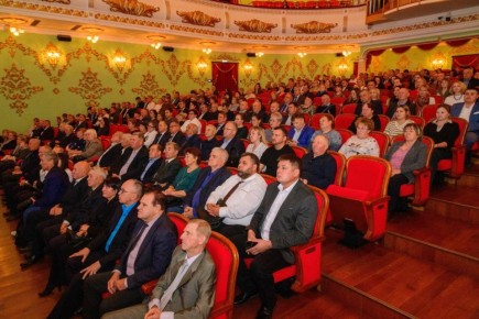 Сегодня в Йошкар-Оле состоялось торжественное собрание, посвященное профессиональному празднику — Дню работника сельского хозяйства и перерабатывающей промышленности