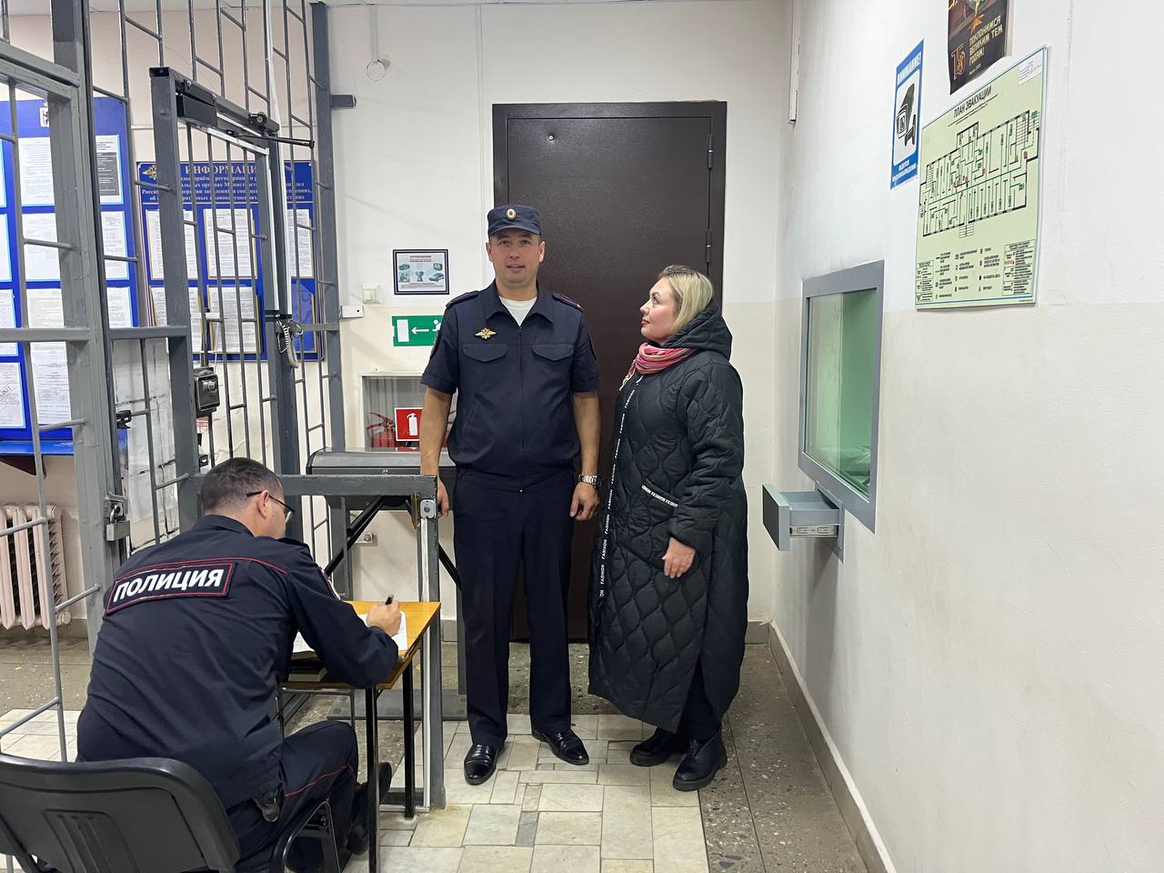 В Республике Марий Эл общественники проверили качество предоставляемых полицией госуслуг, а также оценили работу дежурной части и ИВС В Республике Марий Эл общественники проверили качество предоставляемых полицией госуслуг, а также оценили работу дежурной части и ИВС