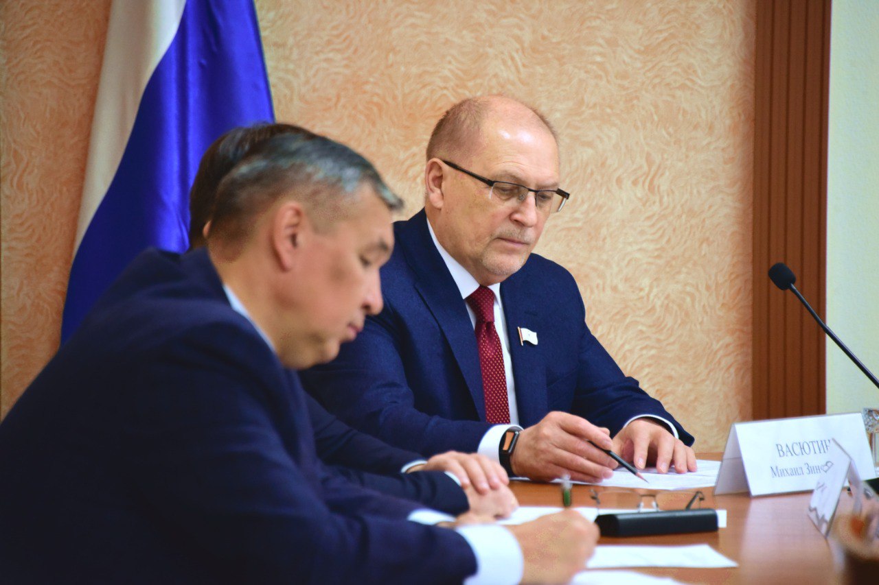 Председатель Госсобрания Михаил Васютин, его заместители Лариса Яковлева, Александр Смирнов и Александр Майоров приняли участие в совещании Первого заместителя Председателя Правительства Марий Эл Евгения Курмаева... Председатель Госсобрания Михаил Васютин, его заместители Лариса Яковлева, Александр Смирнов и Александр Майоров приняли участие в совещании Первого заместителя Председателя Правительства Марий Эл Евгения Курмаева...