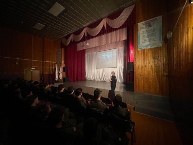 На базе центра «Авангард» автоинспекторы провели краш-курс «Без прав ты не прав» для старшеклассников Марий Эл