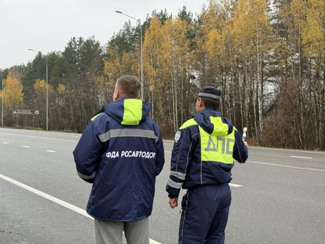 На федеральных автодорогах Марий Эл автоинспекторы и представители дорожных организаций проводят разъяснительную работу с водителями транспортных средств На федеральных автодорогах Марий Эл автоинспекторы и представители дорожных организаций проводят разъяснительную работу с водителями транспортных средств
