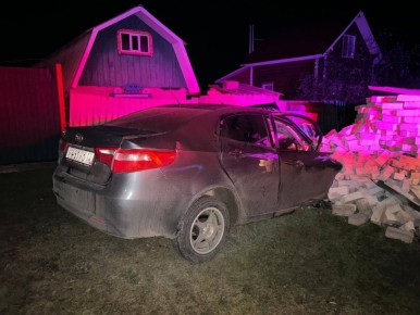 В Горномарийском районе водитель Kia Rio не справился с управлением и наехал на груду кирпичей