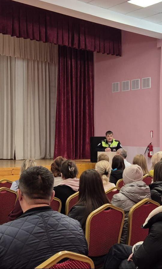 На базе центра «Авангард» автоинспекторы провели краш-курс «Без прав ты не прав» для старшеклассников Марий Эл На базе центра «Авангард» автоинспекторы провели краш-курс «Без прав ты не прав» для старшеклассников Марий Эл