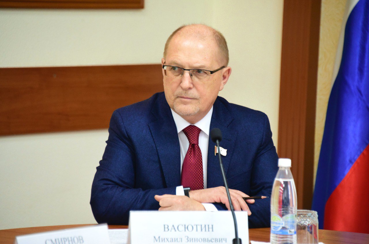 Председатель Госсобрания Михаил Васютин, его заместители Лариса Яковлева, Александр Смирнов и Александр Майоров приняли участие в совещании Первого заместителя Председателя Правительства Марий Эл Евгения Курмаева... Председатель Госсобрания Михаил Васютин, его заместители Лариса Яковлева, Александр Смирнов и Александр Майоров приняли участие в совещании Первого заместителя Председателя Правительства Марий Эл Евгения Курмаева...