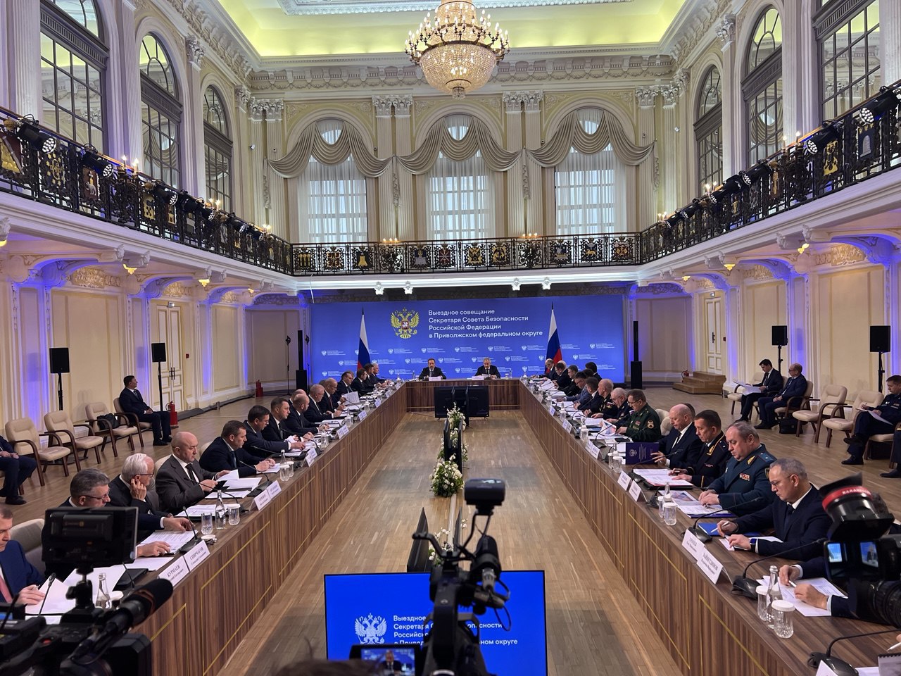 28 октября 2025 года в Нижнем Новгороде Секретарь Совета Безопасности РФ Сергей Шойгу провел выездное совещание, в котором приняли участие полномочный представитель Президента России в ПФО Игорь Комаров, руководители...