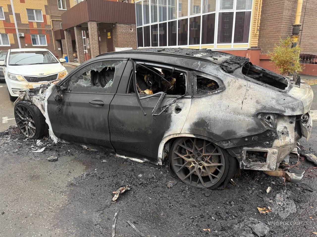 В Йошкар-Оле подожгли автомобиль В Йошкар-Оле подожгли автомобиль