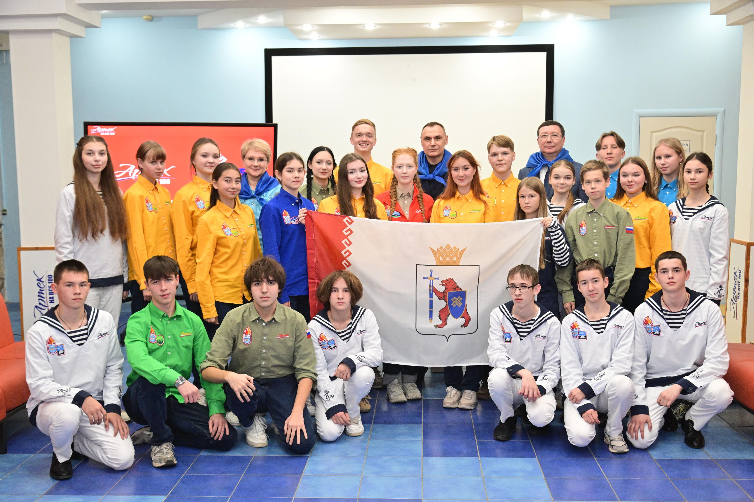 Юрий Зайцев в «Артеке» встретился с детьми - участниками смены из Марий Эл Юрий Зайцев в «Артеке» встретился с детьми - участниками смены из Марий Эл