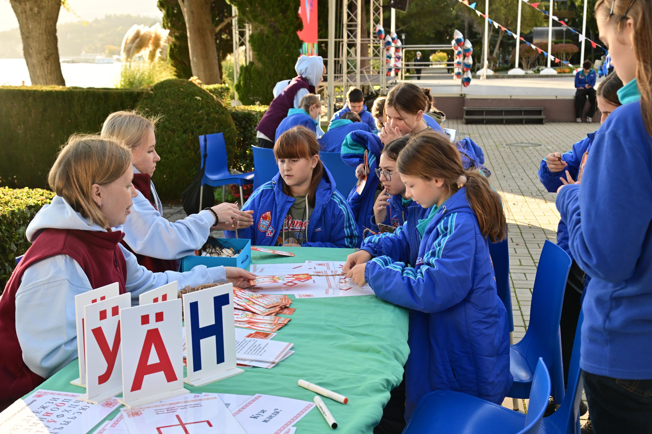 Юрий Зайцев в «Артеке» встретился с детьми - участниками смены из Марий Эл Юрий Зайцев в «Артеке» встретился с детьми - участниками смены из Марий Эл
