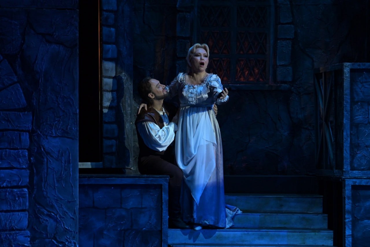 Бессмертная опера Джузеппе Верди «Риголетто», вдохновленная драмой Виктора Гюго «Король забавляется», стала завершающим аккордом V Фестиваля оперного искусства им. А. Эшпая, который проходил в Йошкар-Оле