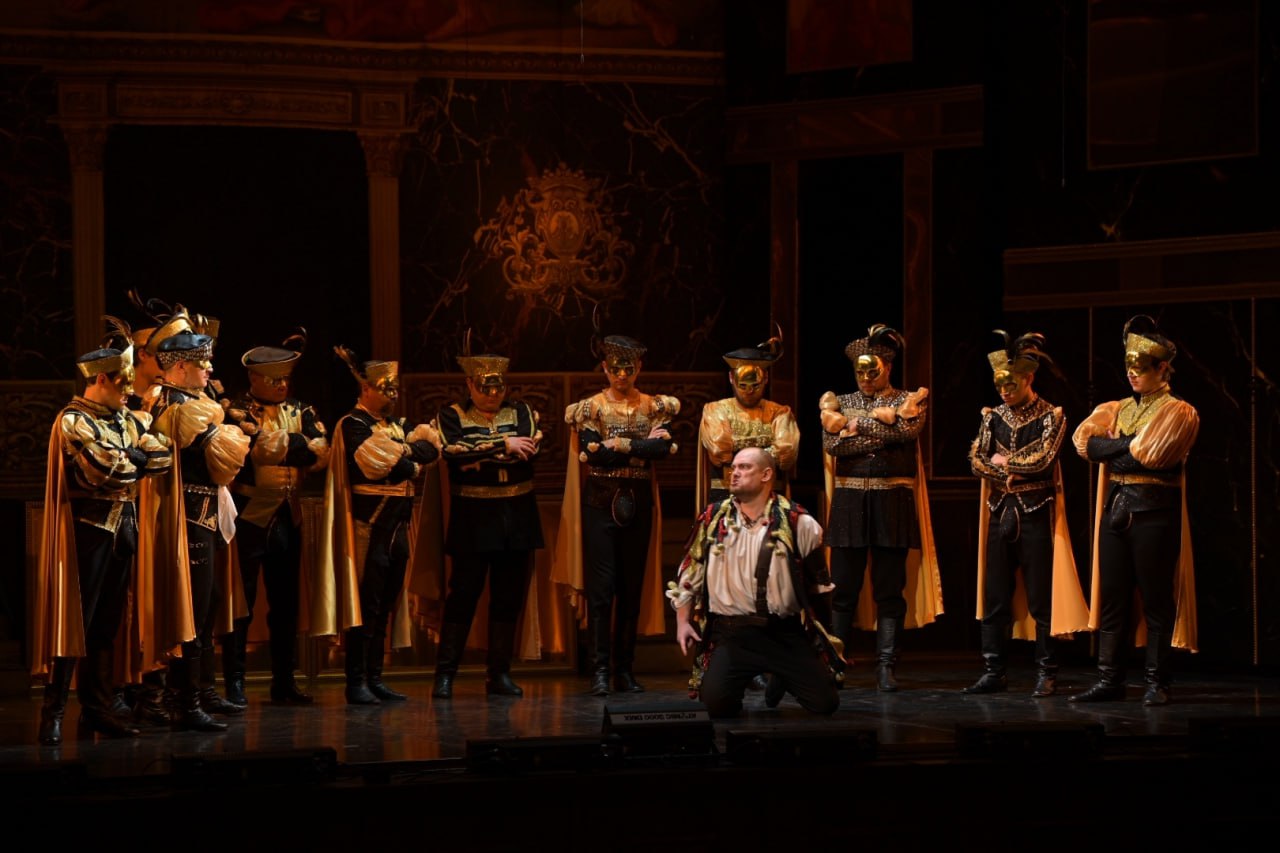 Бессмертная опера Джузеппе Верди «Риголетто», вдохновленная драмой Виктора Гюго «Король забавляется», стала завершающим аккордом V Фестиваля оперного искусства им. А. Эшпая, который проходил в Йошкар-Оле Бессмертная опера Джузеппе Верди «Риголетто», вдохновленная драмой Виктора Гюго «Король забавляется», стала завершающим аккордом V Фестиваля оперного искусства им. А. Эшпая, который проходил в Йошкар-Оле