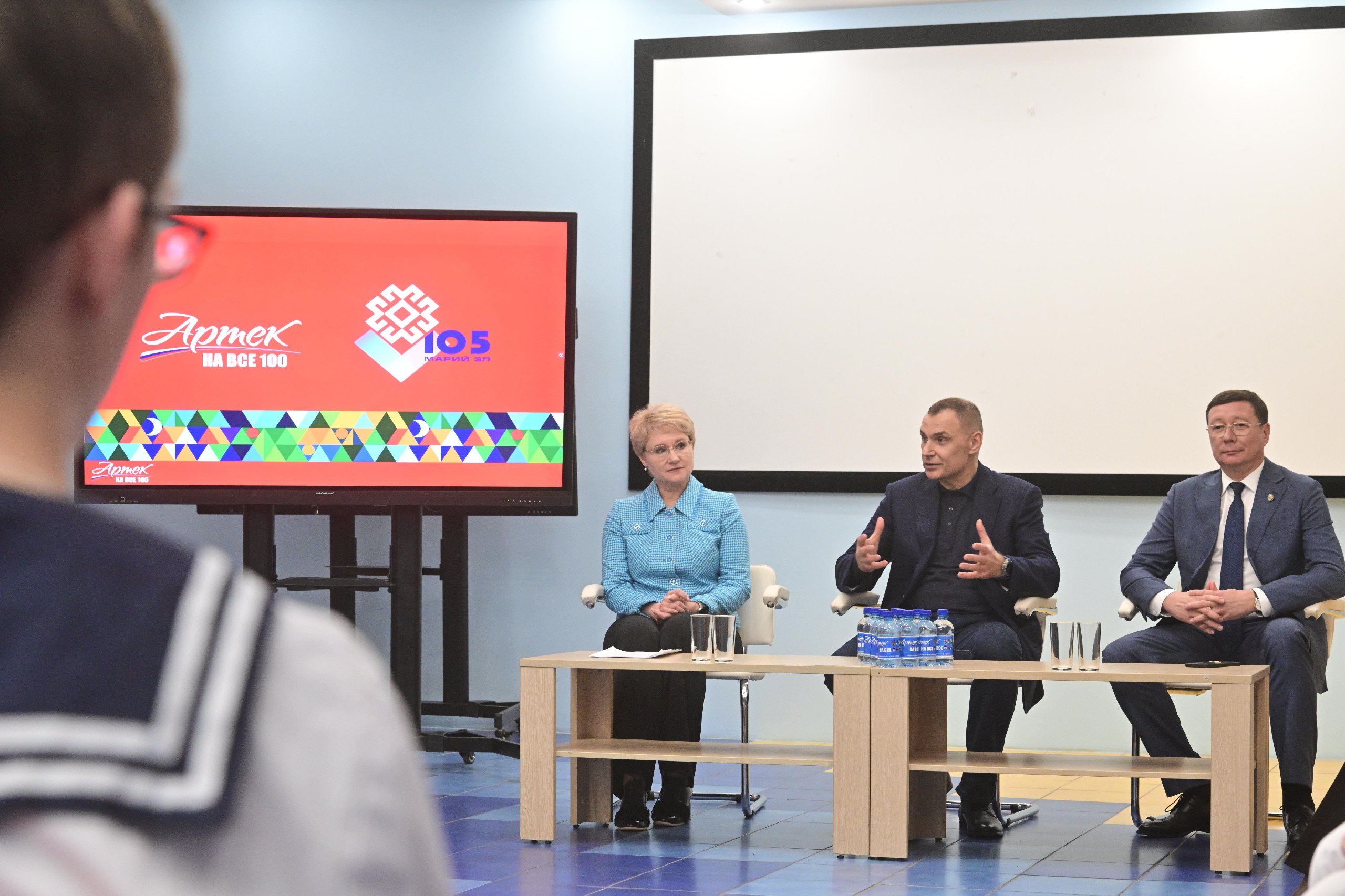 Юрий Зайцев в «Артеке» встретился с детьми - участниками смены из Марий Эл Юрий Зайцев в «Артеке» встретился с детьми - участниками смены из Марий Эл