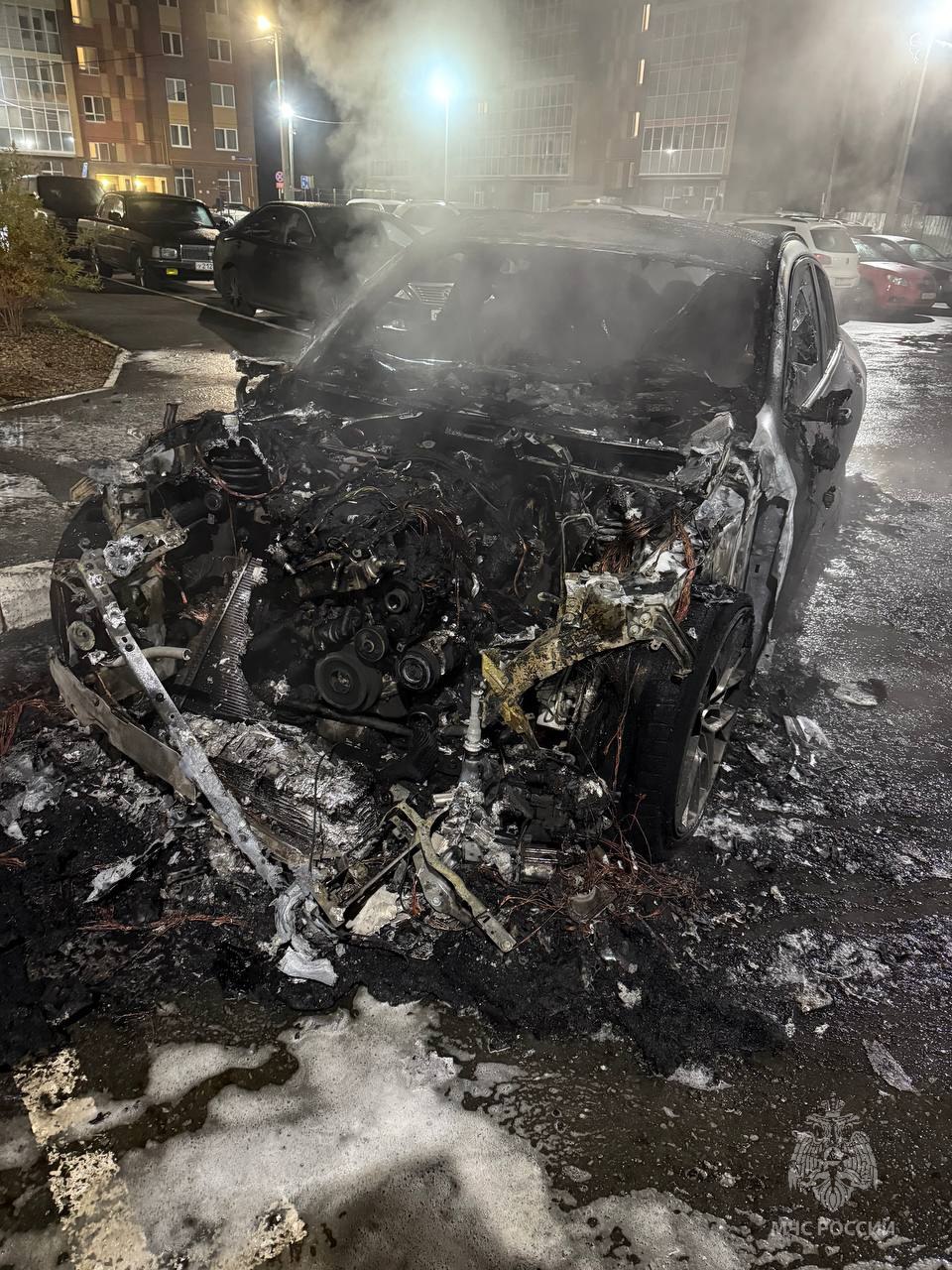 В Йошкар-Оле подожгли автомобиль В Йошкар-Оле подожгли автомобиль