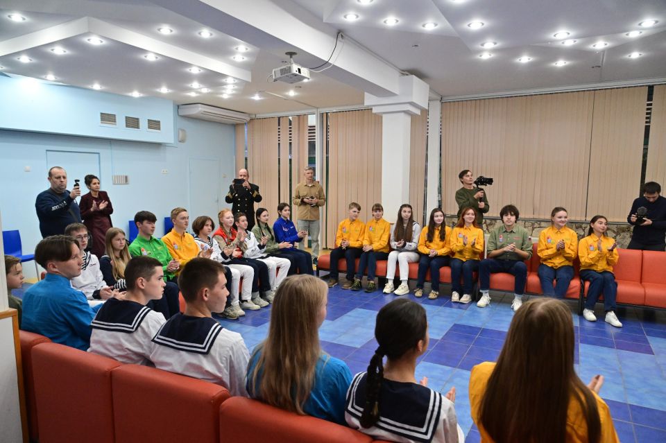 Юрий Зайцев в «Артеке» встретился с детьми - участниками смены из Марий Эл