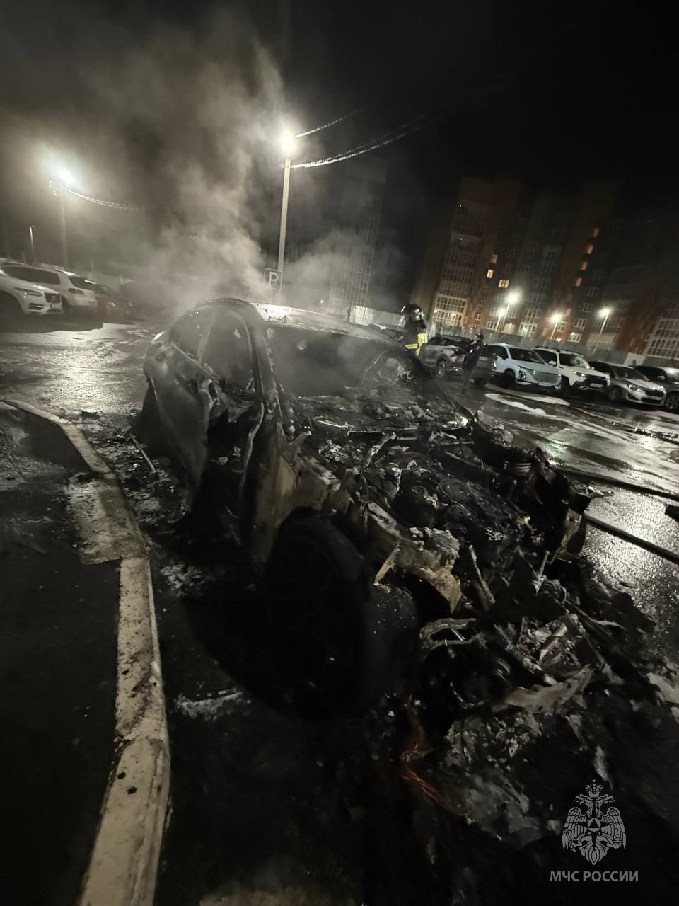 В Йошкар-Оле подожгли автомобиль В Йошкар-Оле подожгли автомобиль