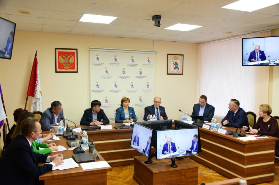 КРУГЛЫЙ СТОЛ В ГОССОБРАНИИ: ПЕРВЫЕ ИТОГИ РЕФОРМЫ МЕСТНОГО САМОУПРАВЛЕНИЯ В МАРИЙ ЭЛ