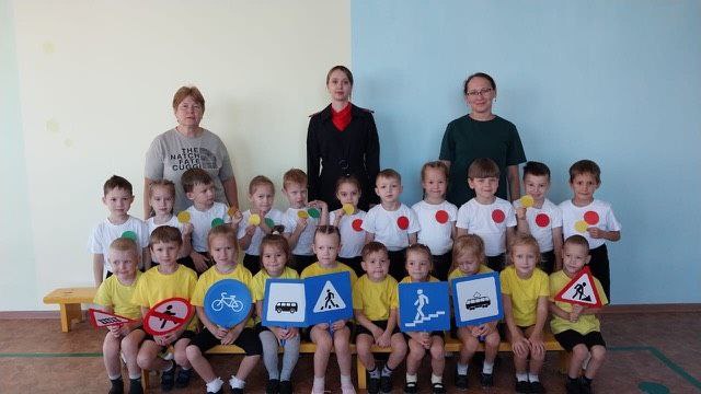 Автоинспекторы проводят мероприятия по разъяснению Правил дорожного движения в детских садах Волжска