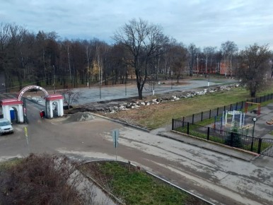 В Волжске демонтируют забор Парка культуры и отдыха, который ненамного младше города