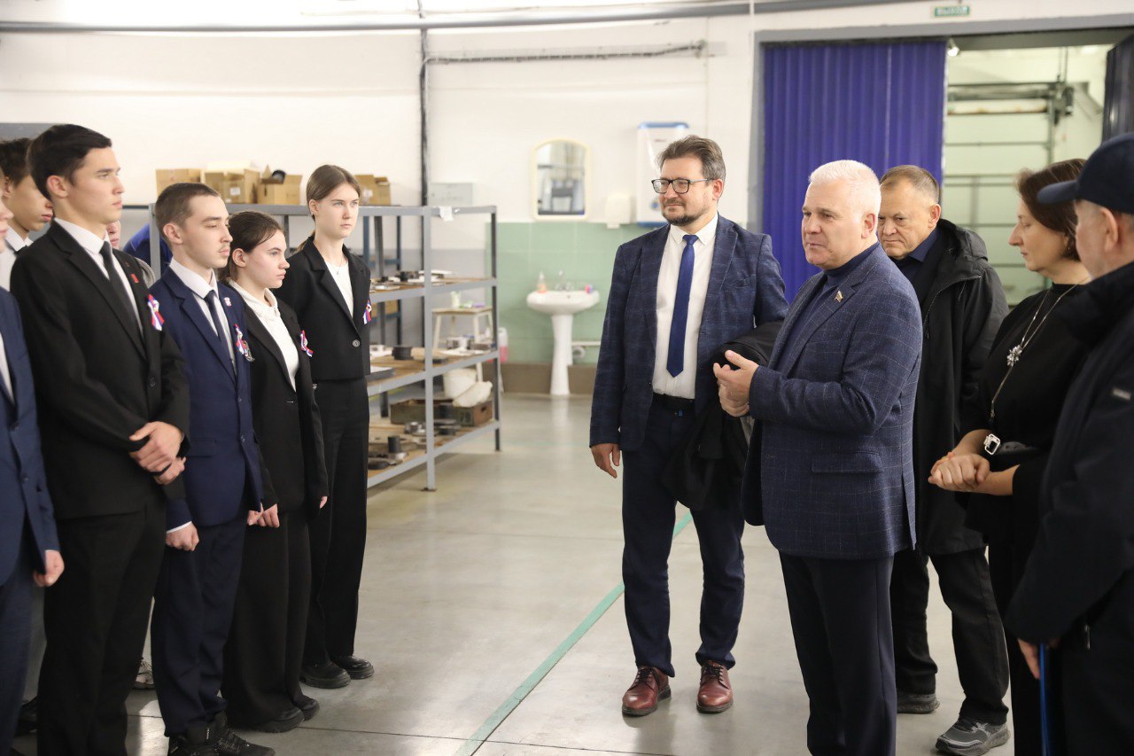 Сенатор, представитель от Госсобрания Марий Эл в Совете Федерации Сергей Мартынов посетил с рабочим визитом одно из крупнейших предприятий республики – Красногорский завод "Электродвигатель"