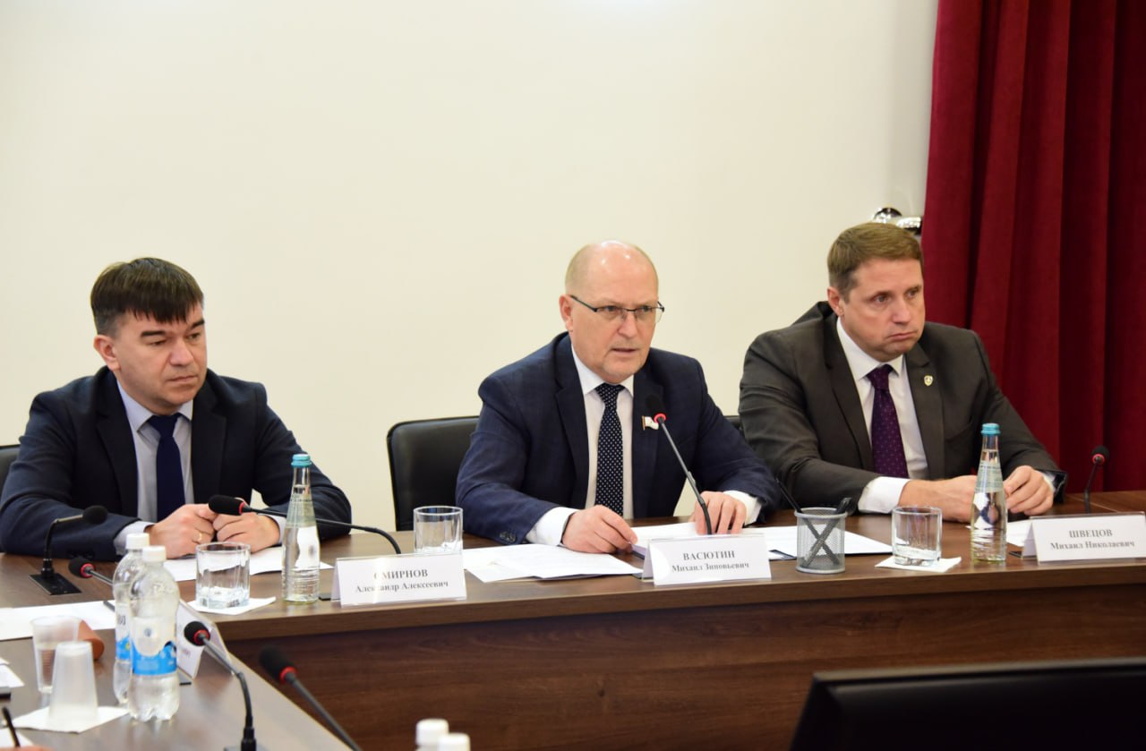 Ветеран специальной военной операции, участник кадровой программы «Герои Марий Эл. Талешке-влак» Александр Смирнов, наставником которого является Председатель Государственного Собрания Михаил Васютин, продолжает проходить... Ветеран специальной военной операции, участник кадровой программы «Герои Марий Эл. Талешке-влак» Александр Смирнов, наставником которого является Председатель Государственного Собрания Михаил Васютин, продолжает проходить...