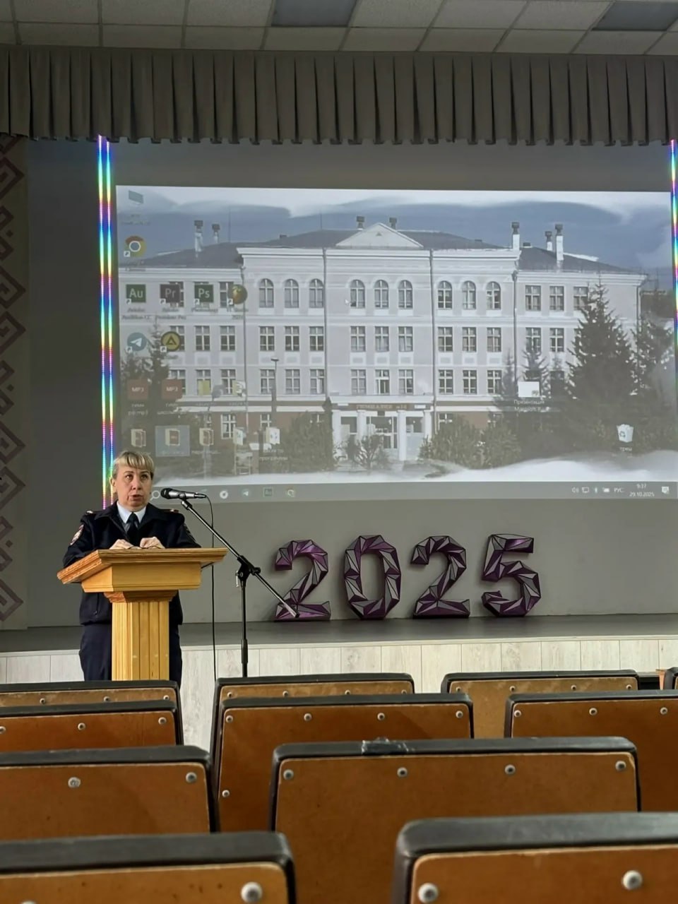 В средней общеобразовательной школе №7 г.Йошкар-Олы сотрудник полиции провел беседу с учащимися об основных составах преступлений и правонарушений экстремистской направленности и террористического характера В средней общеобразовательной школе №7 г.Йошкар-Олы сотрудник полиции провел беседу с учащимися об основных составах преступлений и правонарушений экстремистской направленности и террористического характера