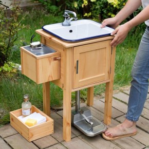 Умывальник с ножной педалью: стильный подход к дачной гигиене