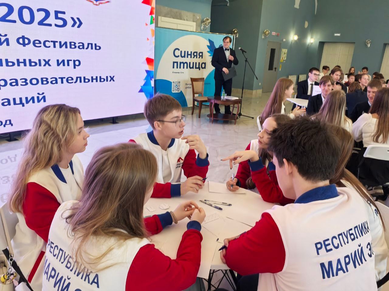 В интеллектуальном поединке приняли участие 120 учащихся