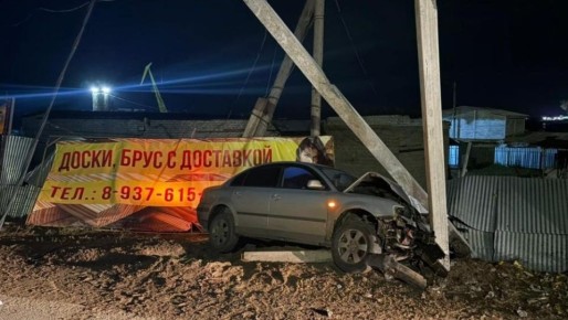 В Волжске пьяная автомобилистка врезалась в опору ЛЭП
