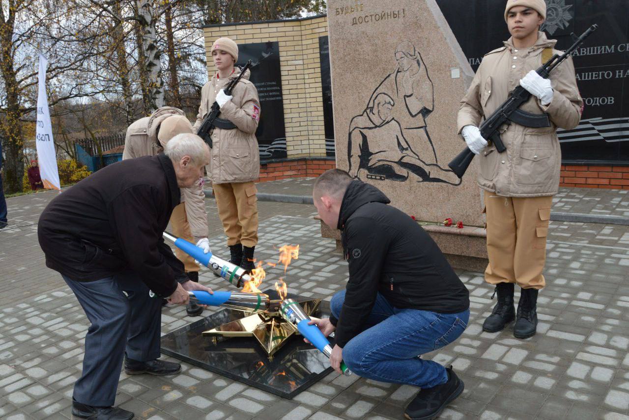 В посёлке Оршанка обновили священное для всех жителей республики место - территорию у обелиска «Скорбящей матери» В посёлке Оршанка обновили священное для всех жителей республики место - территорию у обелиска «Скорбящей матери»