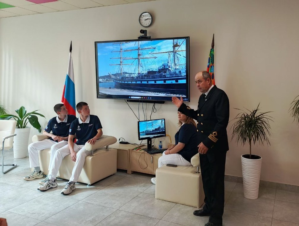 В Международном детском центре «Артек» состоялась встреча с юнгами из Марий Эл, которые прошли плавательную практику на легендарном фрегате «Паллада»
