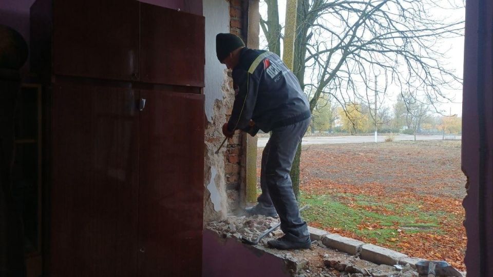 Благодаря шефской помощи от Марий Эл в селе Гусарка Запорожской области обновляют ветхое здание местной администрации