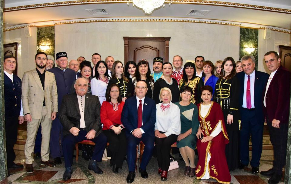 Председатель Госсобрания Михаил Васютин, депутаты парламента сегодня приняли участие в торжественном мероприятии, посвященном Дню народного единства и 105-летию со дня образования Республики Марий Эл Председатель Госсобрания Михаил Васютин, депутаты парламента сегодня приняли участие в торжественном мероприятии, посвященном Дню народного единства и 105-летию со дня образования Республики Марий Эл