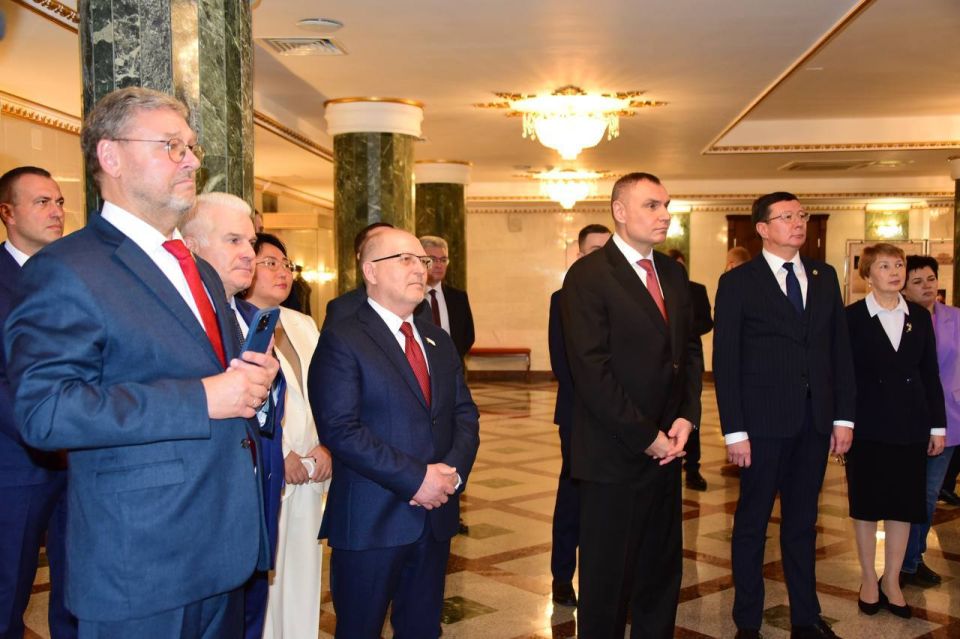 Председатель Госсобрания Михаил Васютин, депутаты парламента сегодня приняли участие в торжественном мероприятии, посвященном Дню народного единства и 105-летию со дня образования Республики Марий Эл Председатель Госсобрания Михаил Васютин, депутаты парламента сегодня приняли участие в торжественном мероприятии, посвященном Дню народного единства и 105-летию со дня образования Республики Марий Эл