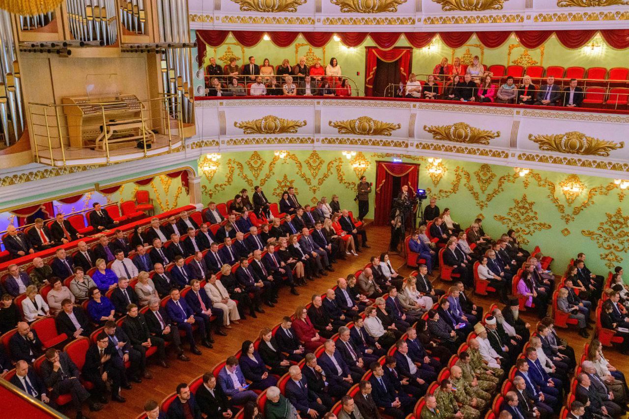 В Марий Эл отметили 105-летие республики и День народного единства В Марий Эл отметили 105-летие республики и День народного единства