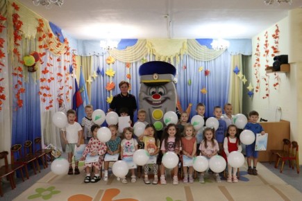 В Йошкар-Оле автоинспекторы приняли участие в награждении победителей и участников конкурса среди юных жителей республики по строительству мини-мостов