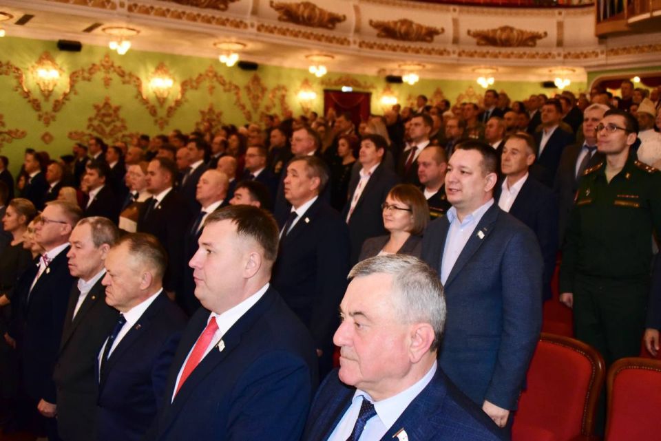 Председатель Госсобрания Михаил Васютин, депутаты парламента сегодня приняли участие в торжественном мероприятии, посвященном Дню народного единства и 105-летию со дня образования Республики Марий Эл Председатель Госсобрания Михаил Васютин, депутаты парламента сегодня приняли участие в торжественном мероприятии, посвященном Дню народного единства и 105-летию со дня образования Республики Марий Эл