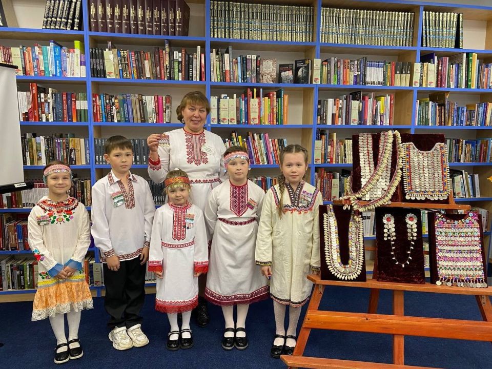 В Марий Эл семьи бойцов СВО создали национальный оберег В Марий Эл семьи бойцов СВО создали национальный оберег