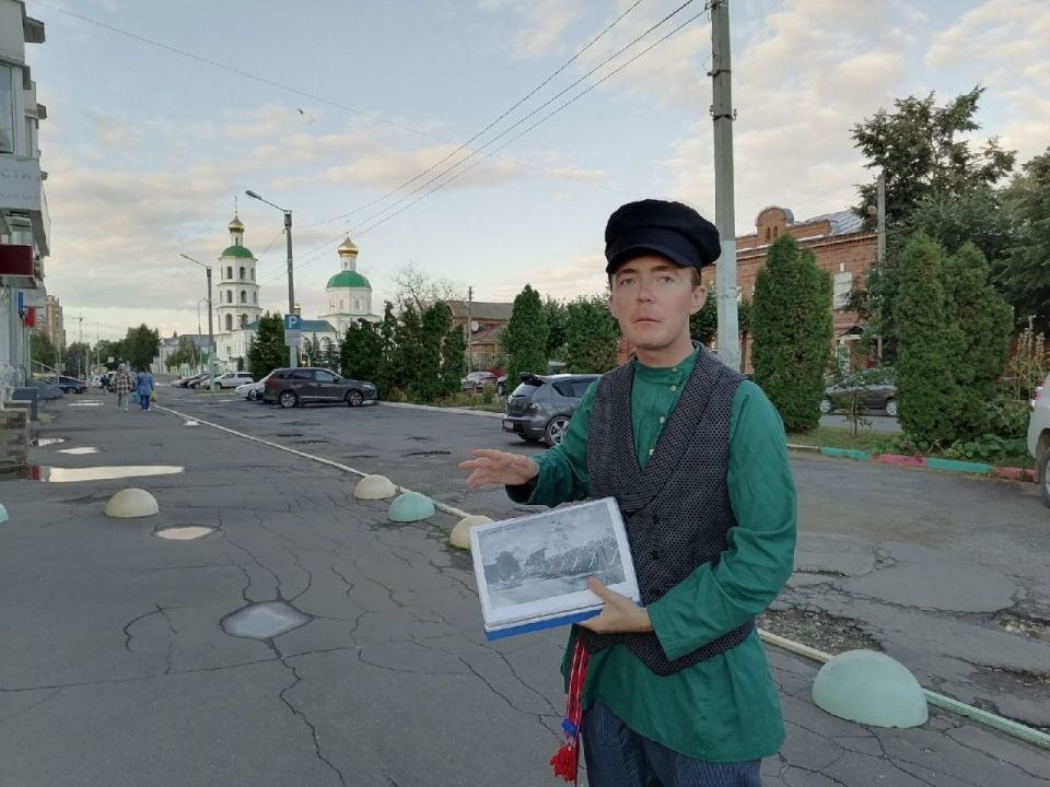 Михаил Рыбаков проводит инверсивные экскурсии в Йошкар-Оле