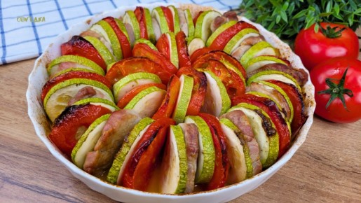 Простой и вкусный ужин: запеченные кабачки и мясо за 30 минут