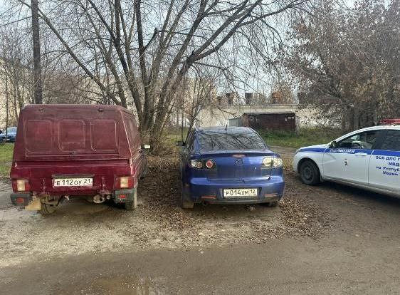 Розыск очевидцев. В период времени с 15 сентября по 30 октября 2025 г. в Йошкар-Оле у д. 132 А по ул. Машиностроителей неустановленный водитель неустановленного автомобиля совершил наезд на припаркованную Mazda
